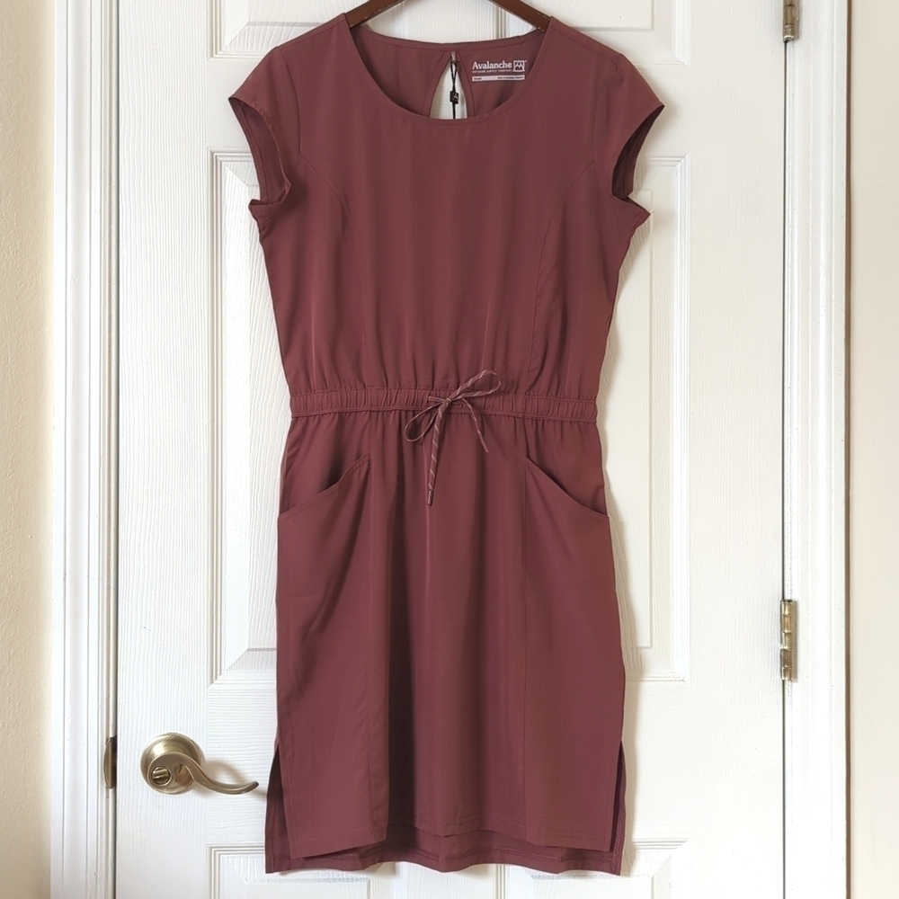 Avalanche Candace Short Sleeve Round Neck Keyhole Back Mini Dress Dark Pink S
